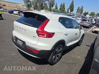 2023 Volvo XC40 B4 Plus Bright Theme – miniatura 4