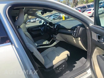 2023 Volvo XC40 B4 Plus Bright Theme – miniatura 8