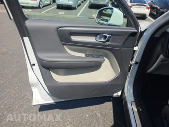 2023 Volvo XC40 B4 Plus Bright Theme – miniatura 9