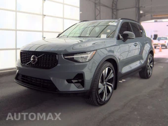 2023 Volvo XC40 B4 Plus Dark Theme