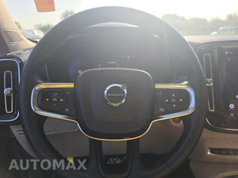 2023 Volvo XC40 B4 Plus Dark Theme – miniatura 10