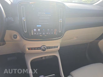 2023 Volvo XC40 B4 Plus Dark Theme – miniatura 11