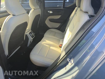 2023 Volvo XC40 B4 Plus Dark Theme – miniatura 13