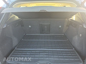 2023 Volvo XC40 B4 Plus Dark Theme – miniatura 16