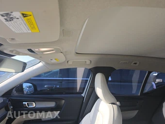 2023 Volvo XC40 B4 Plus Dark Theme – miniatura 19