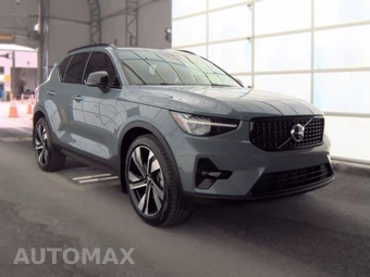 2023 Volvo XC40 B4 Plus Dark Theme – miniatura 3