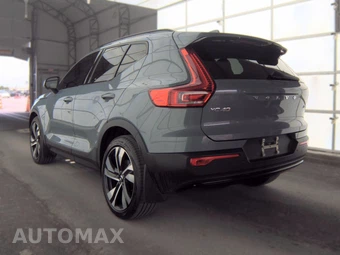2023 Volvo XC40 B4 Plus Dark Theme – miniatura 6