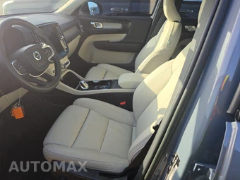 2023 Volvo XC40 B4 Plus Dark Theme – miniatura 7