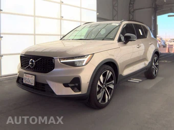 2023 Volvo XC40 B4 Plus Dark Theme