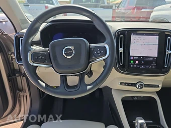 2023 Volvo XC40 B4 Plus Dark Theme – miniatura 10