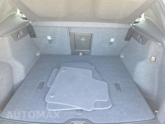 2023 Volvo XC40 B4 Plus Dark Theme – miniatura 16