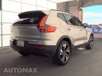 2023 Volvo XC40 B4 Plus Dark Theme – miniatura 4