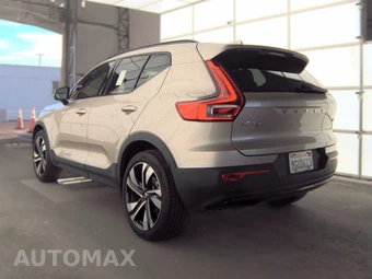 2023 Volvo XC40 B4 Plus Dark Theme – miniatura 6