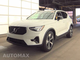 2023 Volvo XC40 B4 Ultimate Dark Theme