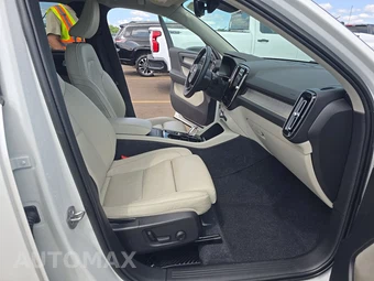 2023 Volvo XC40 B4 Ultimate Dark Theme - miniatura 8