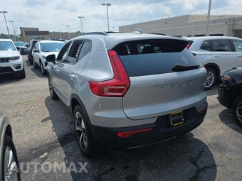 2023 Volvo XC40 B4 Ultimate Dark Theme – miniatura 2