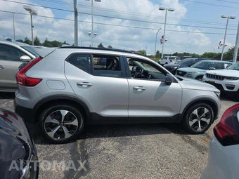 2023 Volvo XC40 B4 Ultimate Dark Theme – miniatura 4
