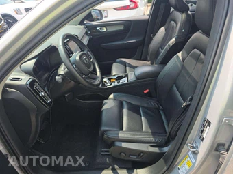2023 Volvo XC40 B4 Ultimate Dark Theme – miniatura 6