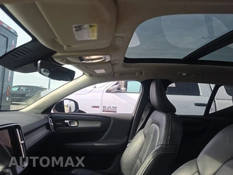 2023 Volvo XC40 B4 Ultimate Dark Theme – miniatura 17