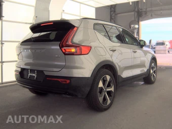 2023 Volvo XC40 B4 Ultimate Dark Theme – miniatura 4