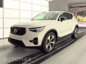 2023 Volvo XC40 B4 Ultimate Dark Theme