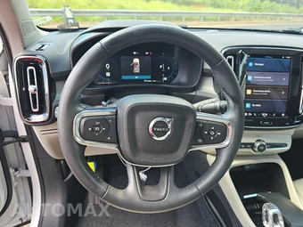 2023 Volvo XC40 B4 Ultimate Dark Theme - miniatura 10
