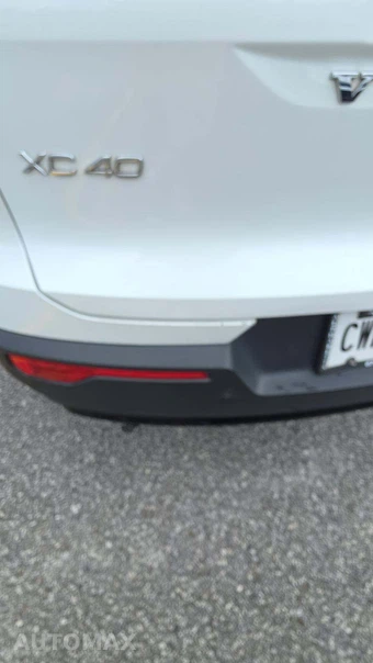 2023 Volvo XC40 B4 Ultimate Dark Theme - miniatura 23