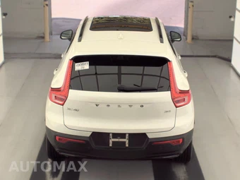 2023 Volvo XC40 B4 Ultimate Dark Theme - miniatura 5