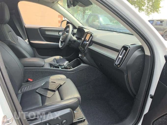 2023 Volvo XC40 B4 Ultimate Dark Theme – miniatura 18