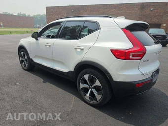 2023 Volvo XC40 B4 Ultimate Dark Theme – miniatura 2