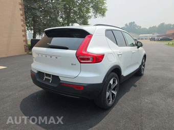 2023 Volvo XC40 B4 Ultimate Dark Theme – miniatura 3
