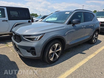2023 Volvo XC40 B4 Ultimate Dark Theme