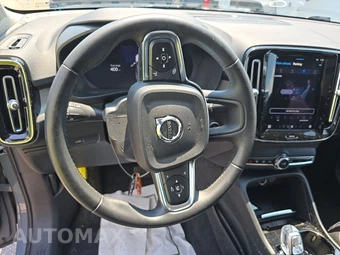 2023 Volvo XC40 B4 Ultimate Dark Theme – miniatura 10