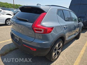 2023 Volvo XC40 B4 Ultimate Dark Theme – miniatura 4