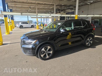 2023 Volvo XC40 B4 Ultimate Dark Theme