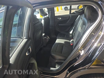 2023 Volvo XC40 B4 Ultimate Dark Theme – miniatura 13
