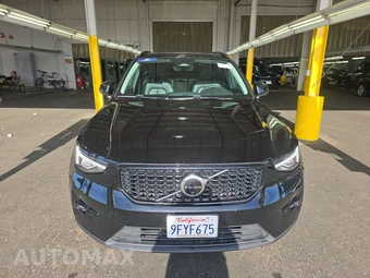 2023 Volvo XC40 B4 Ultimate Dark Theme – miniatura 2
