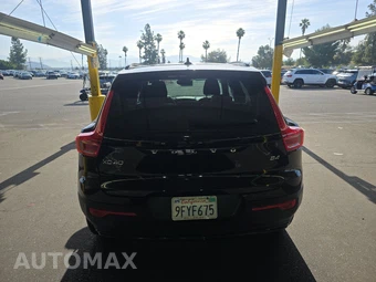 2023 Volvo XC40 B4 Ultimate Dark Theme – miniatura 5