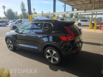 2023 Volvo XC40 B4 Ultimate Dark Theme – miniatura 6