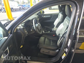 2023 Volvo XC40 B4 Ultimate Dark Theme – miniatura 7
