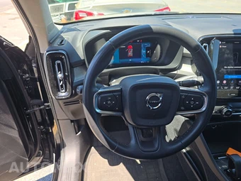 2023 Volvo XC40 B5 Core – miniatura 10