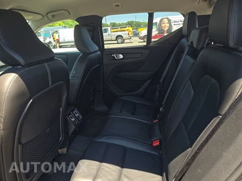 2023 Volvo XC40 B5 Core – miniatura 13