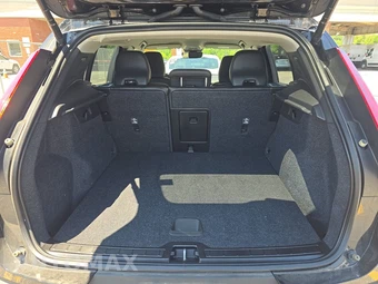 2023 Volvo XC40 B5 Core – miniatura 16