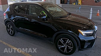 2023 Volvo XC40 B5 Core – miniatura 3
