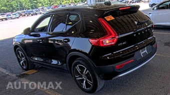 2023 Volvo XC40 B5 Core – miniatura 6