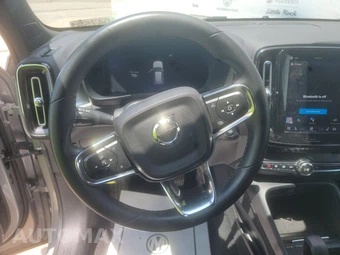 2023 Volvo XC40 B5 Core – miniatura 10