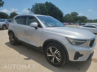 2023 Volvo XC40 B5 Core – miniatura 3