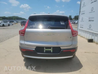 2023 Volvo XC40 B5 Core – miniatura 5
