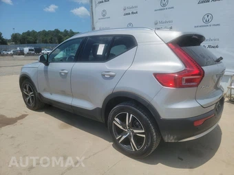 2023 Volvo XC40 B5 Core – miniatura 6