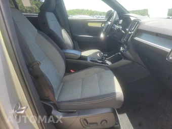 2023 Volvo XC40 B5 Core – miniatura 8